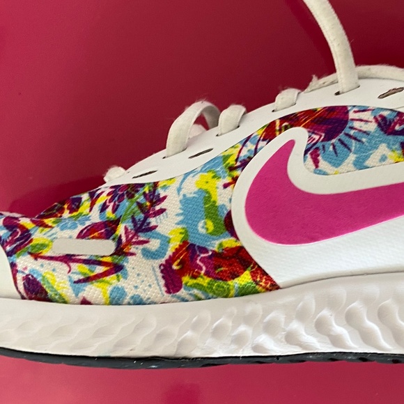 Nike Girls Revolution 5 Fable GS Running Shoes White Blue CJ2092-100 4Y, Pre own - Picture 3 of 6